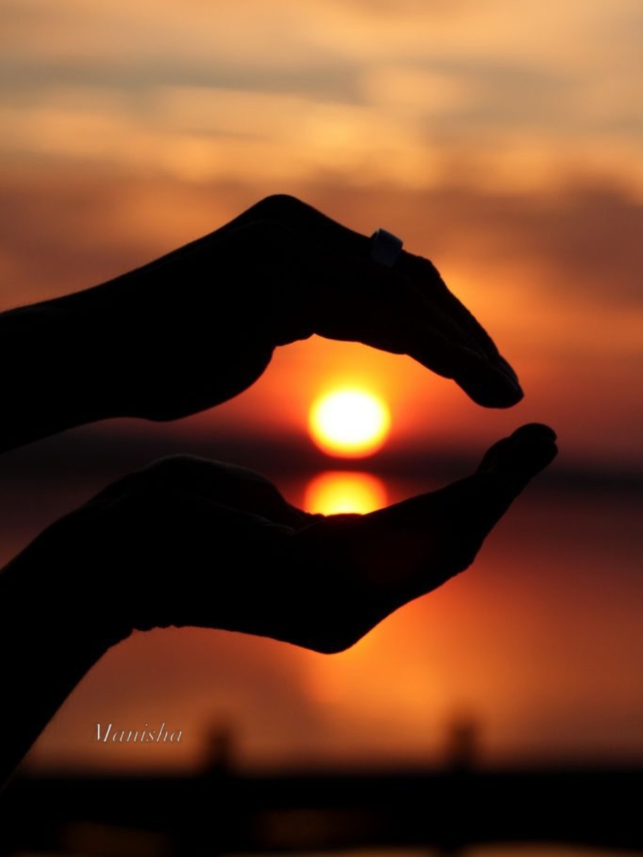 倘若你不想伤别人的心，那请不要先伤自己的心；倘若你想得到别人的爱，那请你先学会爱