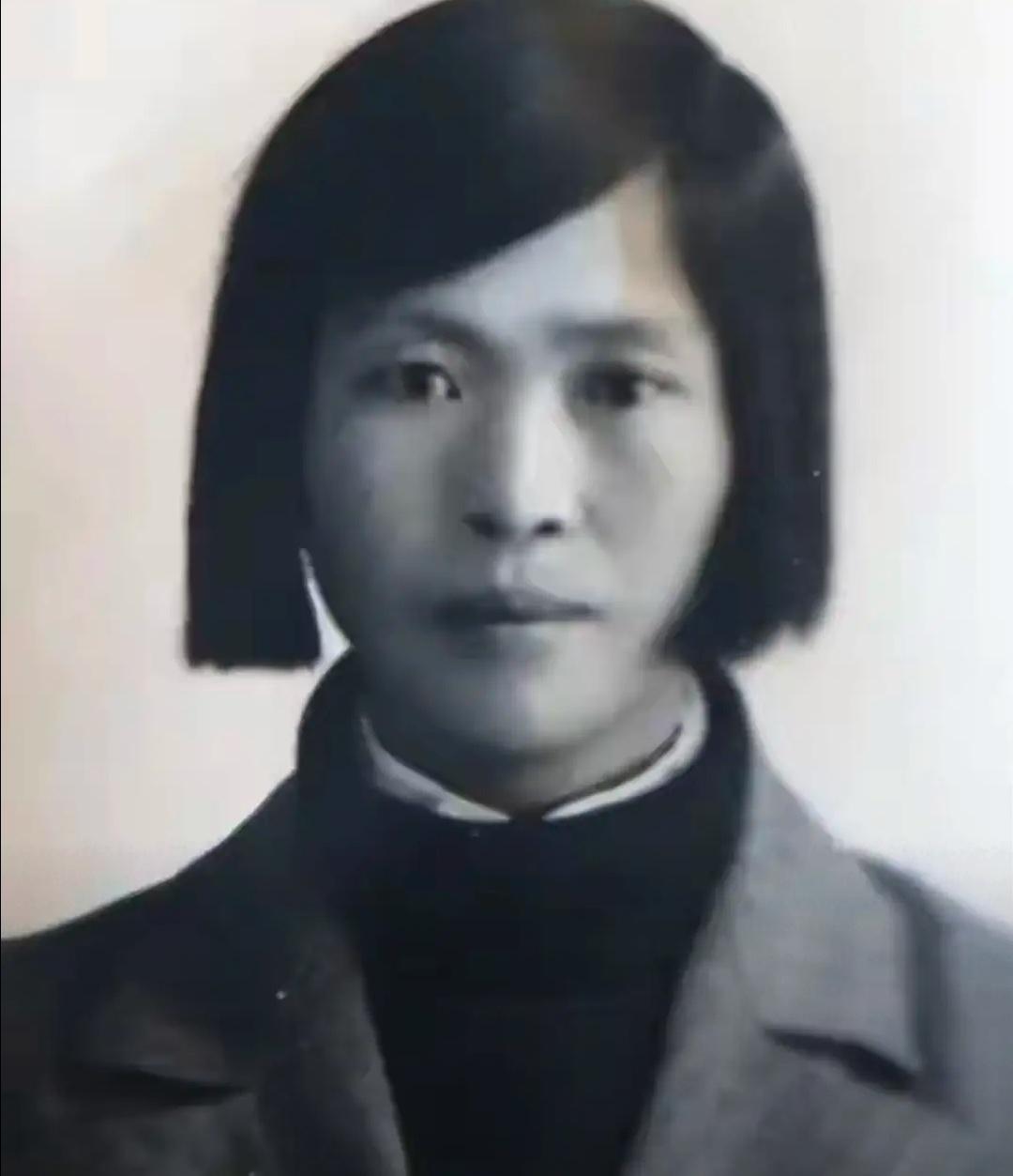 贺子珍在苏联期间，对待毛岸英,毛岸青兄弟，就像亲生孩子一样。

杨开慧烈士牺牲后