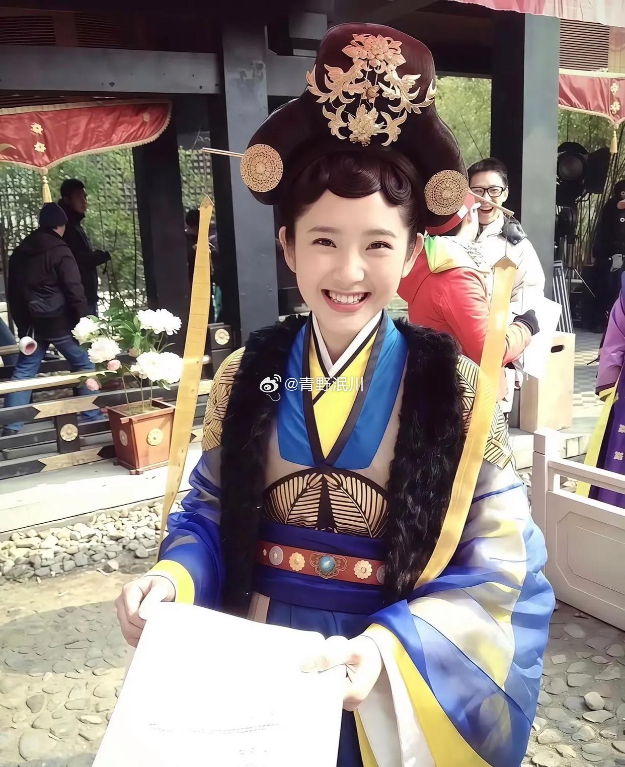 早期的唐艺昕，从小美到大，那个时候还很青春，元气满满，一脸胶原蛋白，小范大人的眼