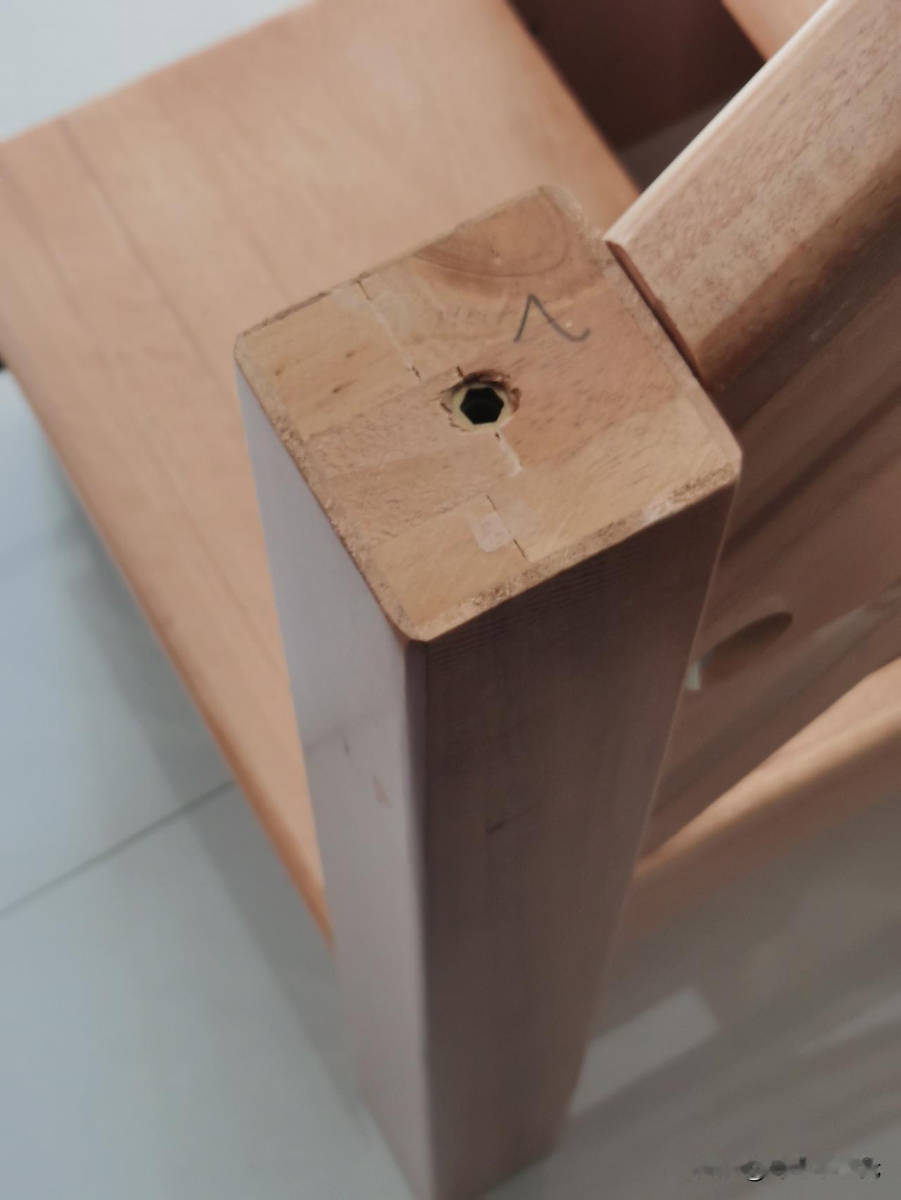 天天上一当，

当当不一样。

我又被算计了！！

买了个高低床，

在实体店（