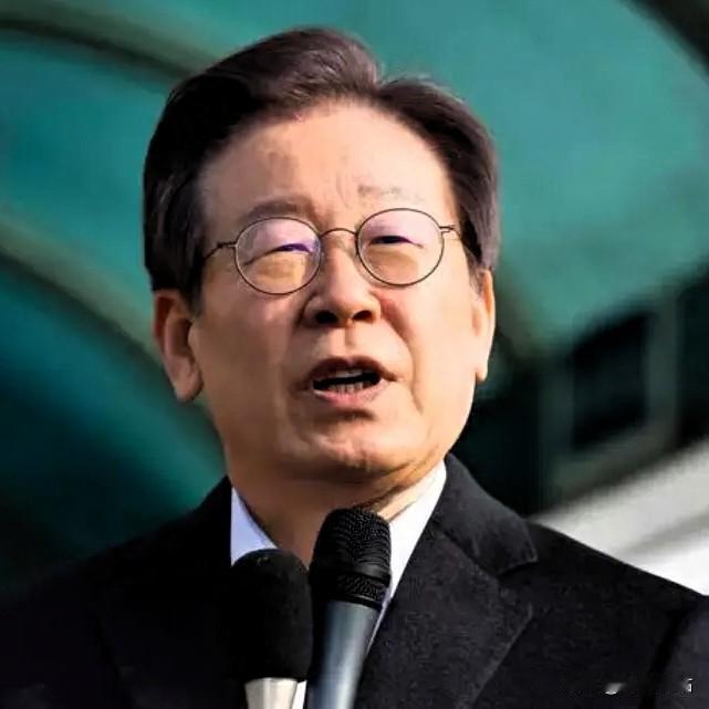 李在明貌似在中日之间“走钢丝”实际上是太会“讨巧“了，中日紧张，各个领域互动停摆