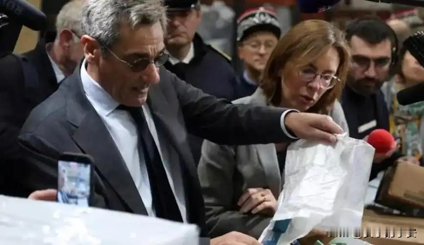 你敢扣，我早有后手！​
法国 11 月 6 日刚在戴高乐机场扣查 20 万中国包