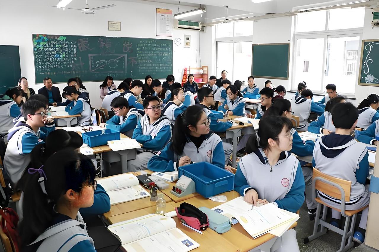 高三避坑｜间歇性努力，就是慢性自杀
别再骗自己了！高三最害人的不是躺平，而是间歇