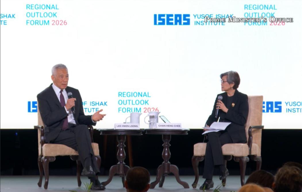 新加坡方面终于怕了！李显龙这次说了一句大实话：如果世界都按美国的规矩玩，小国就真