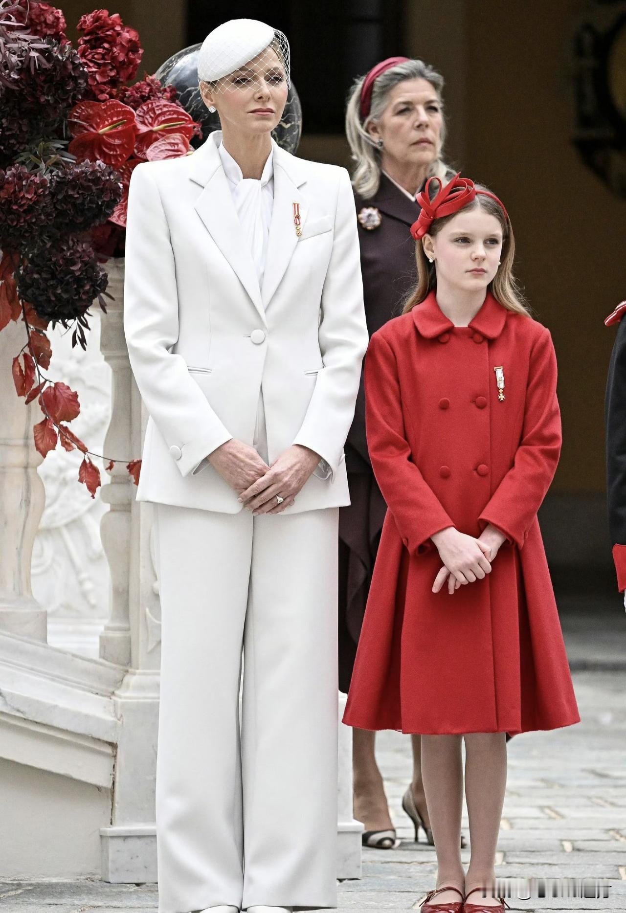 摩纳哥王室参加活动，小公主太美了！