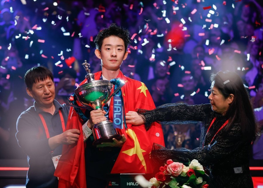 泪目！吴宜泽夺冠获50万镑+要为父母买房 双亲投资他15年已耗尽积蓄 