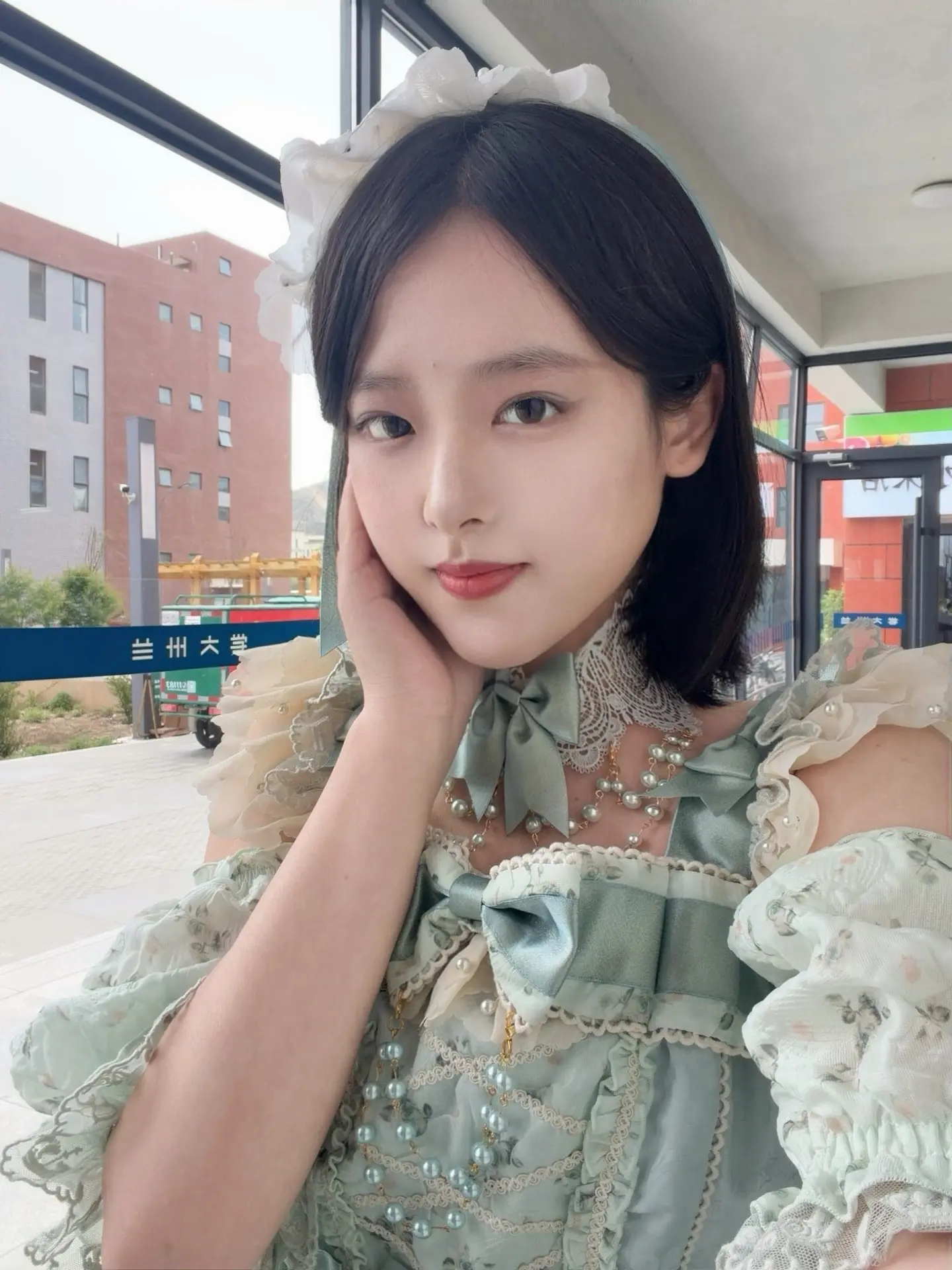 甜系lo娘♡₊⁺萌萌的豌豆花。该怎么形容最近的生活—— 此人每天都过得...