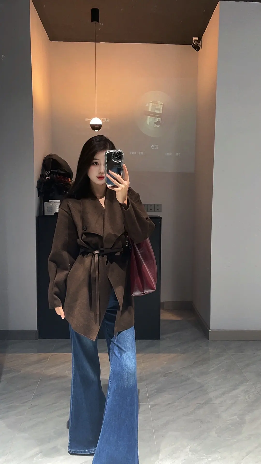 做生意久了以后，就会发现，最先相信你的是陌生人，最先屏蔽你的是亲戚朋友...
