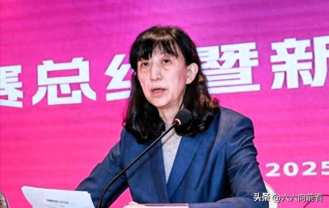 随着世锦赛日本队闯入四强，中国队早早出局，排协赖亚文内心肯定是这么认为的：
1.