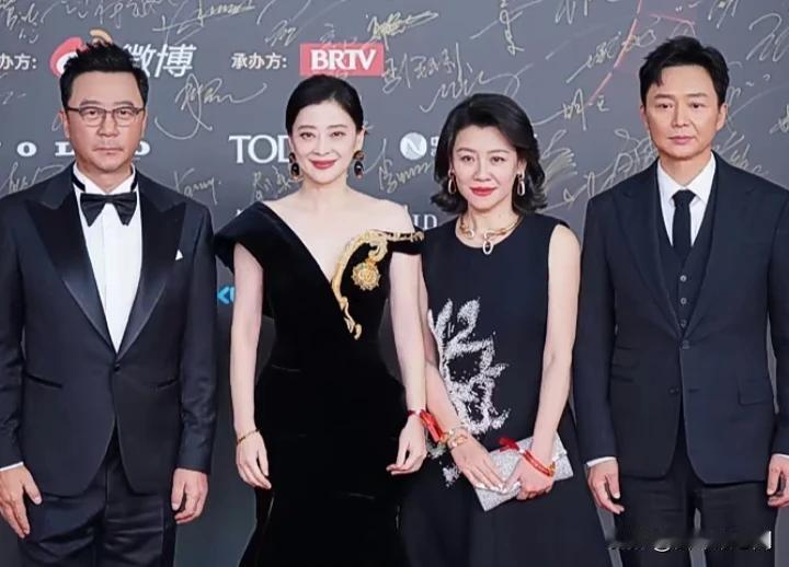 这四位演员，都很喜欢
郭涛气质稳重，憨厚，
梅婷长着国泰民安脸，温婉大气，
刘琳