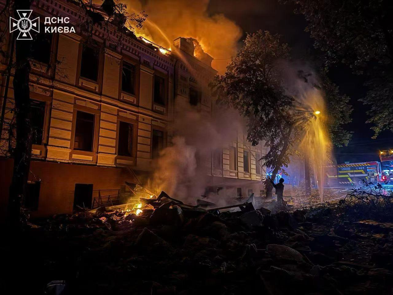 🇷🇺🔥🇺🇦今天，
俄罗斯在40分钟内
向基辅发射了41枚弹道导弹。
