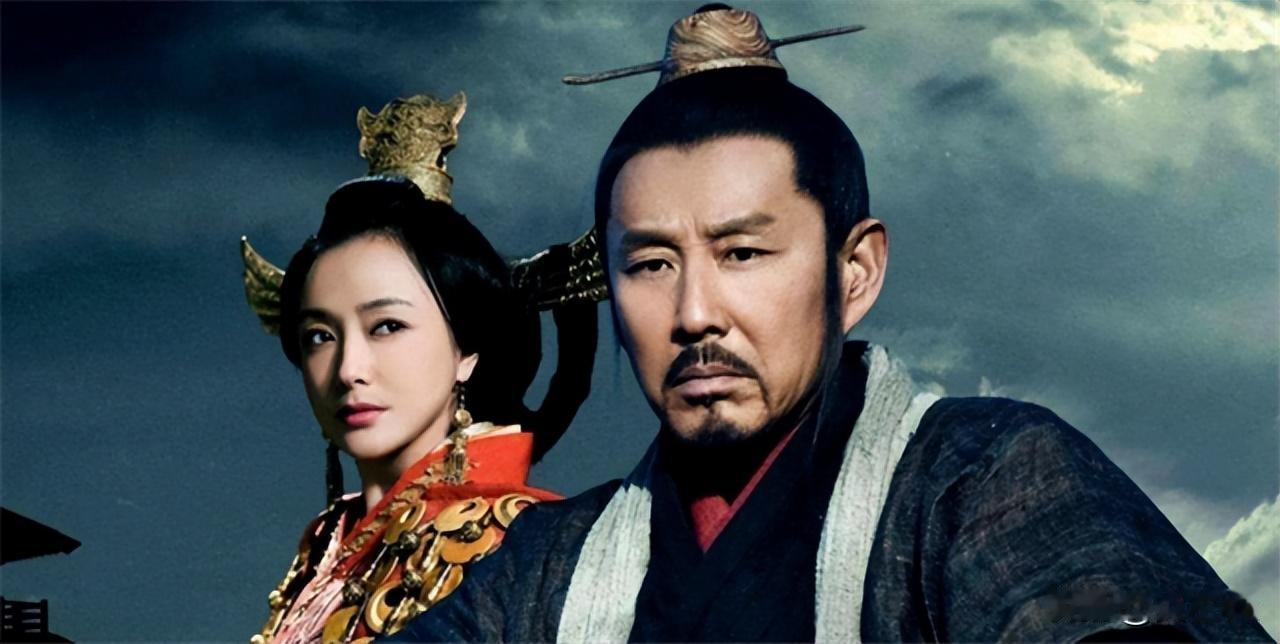 公元前209年，刘邦手起刀落，将拦路白蛇斩成两段。刘邦离开后没多久，一个白发老太