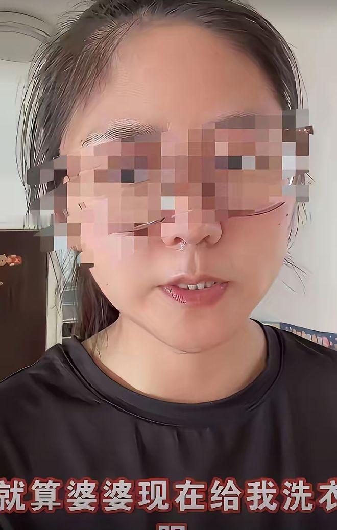 一位儿媳在网上吐槽：婆婆包揽全家家务、带娃接送，任劳任怨，可等她老了动不了，自己