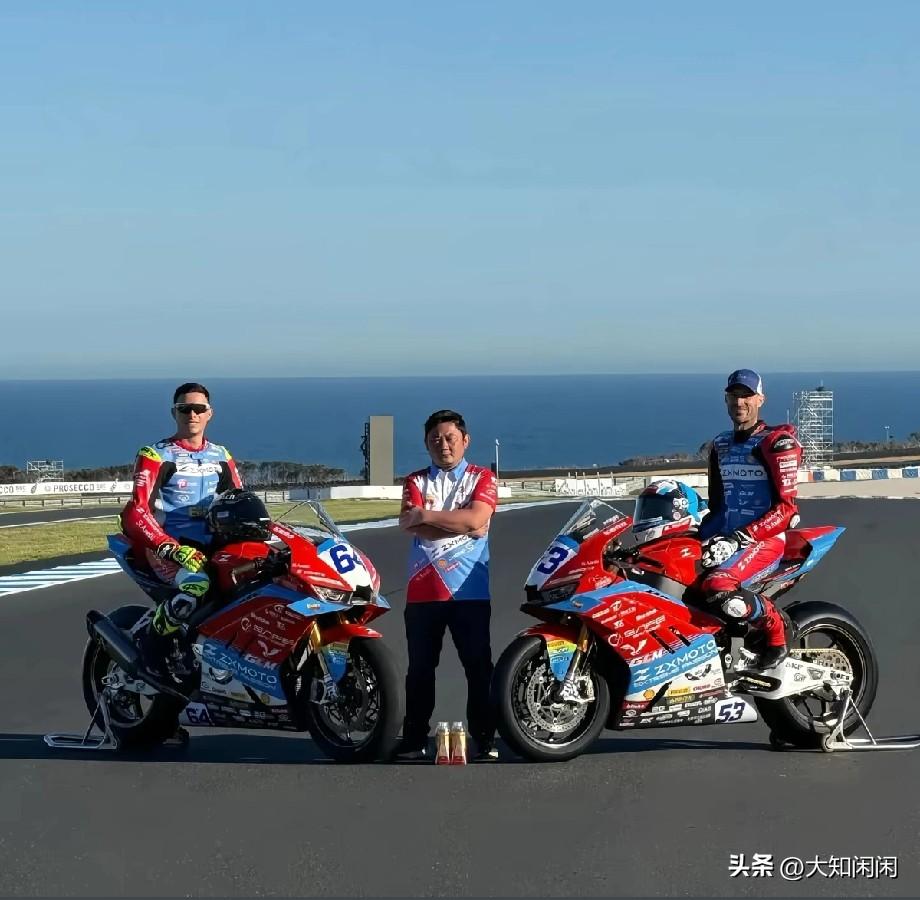 泪目了
Evan Bros 车队为什么签约张雪
不是因为给钱钱多，而是

张雪这