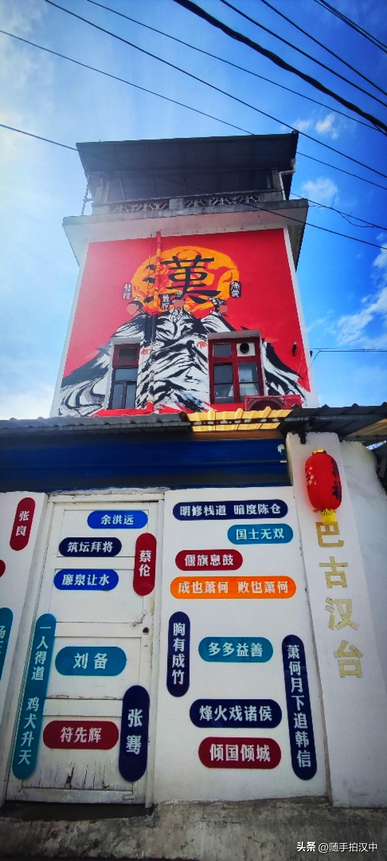 天南地北大拜年午后放晴，友人约着去东大街逛逛。泊车是个问题，最后选在了饮马池这边