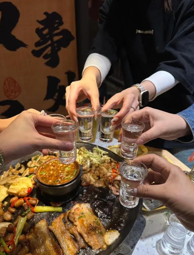 黄梅和安庆都是黄梅戏的故乡，有人建议把黄梅和宿松喝酒事件作为反面典型新编展演一部