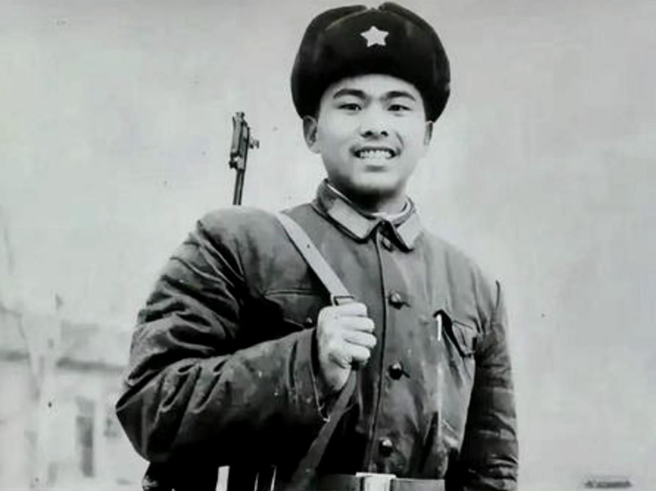 黄沙埋忠骨，铭记英雄李中华！他在茫茫沙漠里，整整躺了58年。你可以悄悄划过这条内