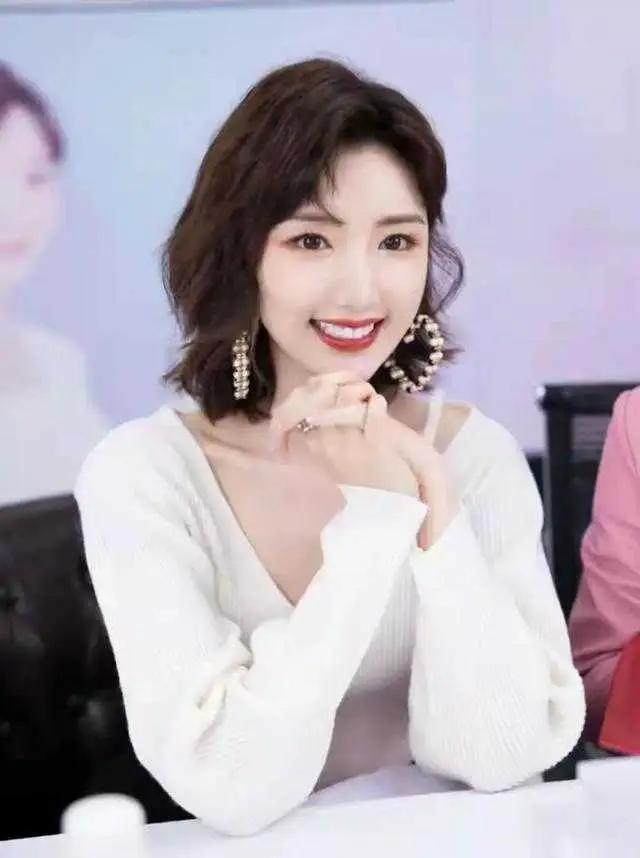 毛晓彤是娱乐圈的宝藏女演员
1988 年生于天津
毕业于中戏
演艺之路精彩非凡