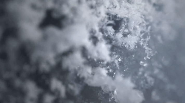 总台冬奥大片机器人极寒行走13万步 -47.4℃的阿勒泰雪原，总台人形机器人踏出