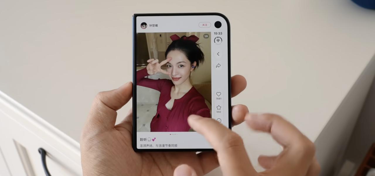 又看了两个iPhoneDuo上手评测
找到答案了，还是苹果想要两块屏幕体验一致，