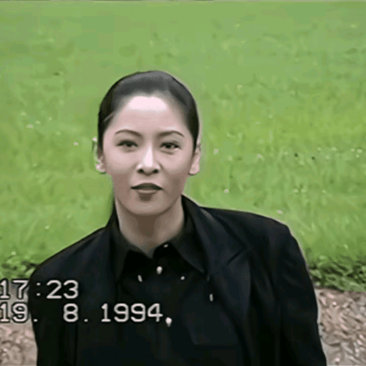 太美啦！这种美不是普的那种，眼睛很有神，内心强大，骨骼清奇，女老大的感觉，年轻时
