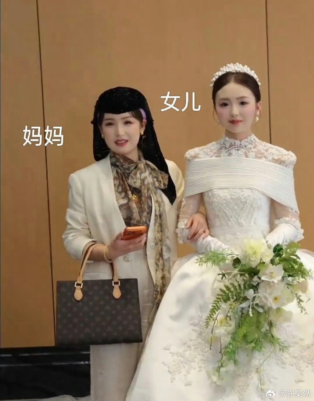 新娘的妈妈才32岁，回族人好漂亮。 