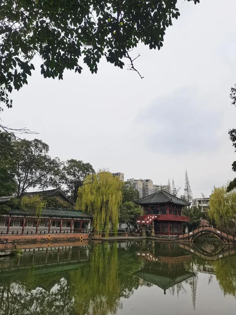 到处都是人，难得寻找个清净地