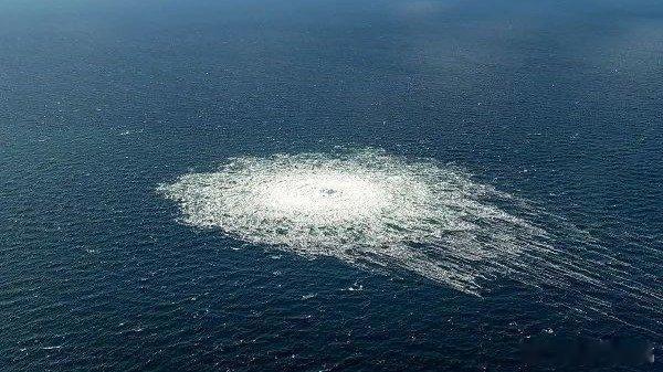 凤凰新闻【“北溪”爆炸案一嫌犯身份曝光：案发时为乌军现役士兵】当地时间18日，总