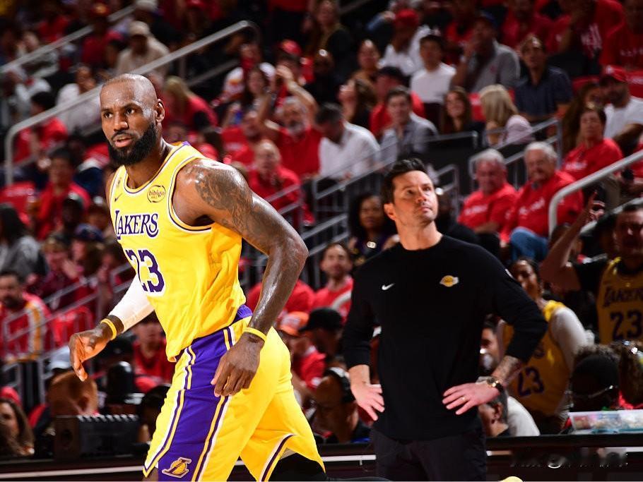 湖人112比108击败火箭，谁是本场最大获胜功臣，数据一目了然
湖人队在北京时间