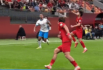 这不算红牌吗？中超的判罚尺度是不是放宽了？
第8轮重庆铜梁龙对阵青岛西海岸，客队