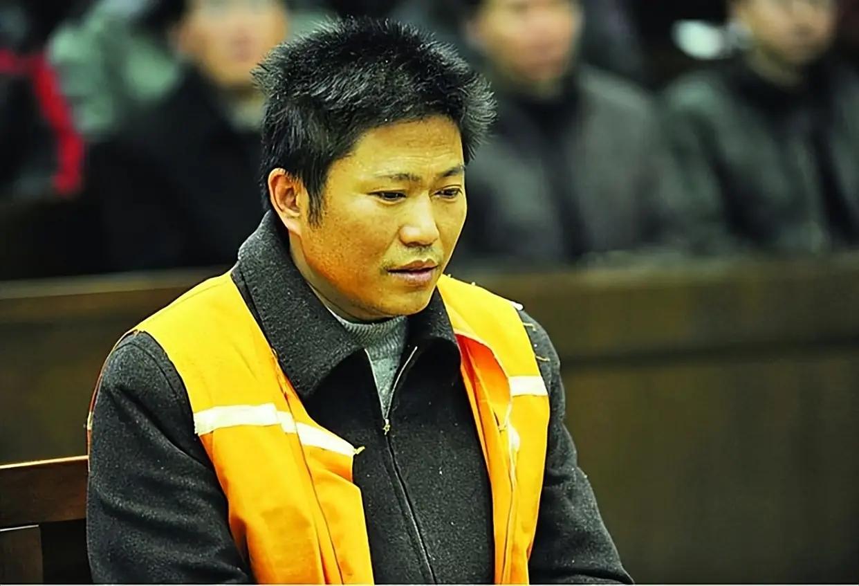 回顾：醉驾男子连撞9人，孕妇7月胎儿飞出体外，为何只判无期？

信源：《新华报业