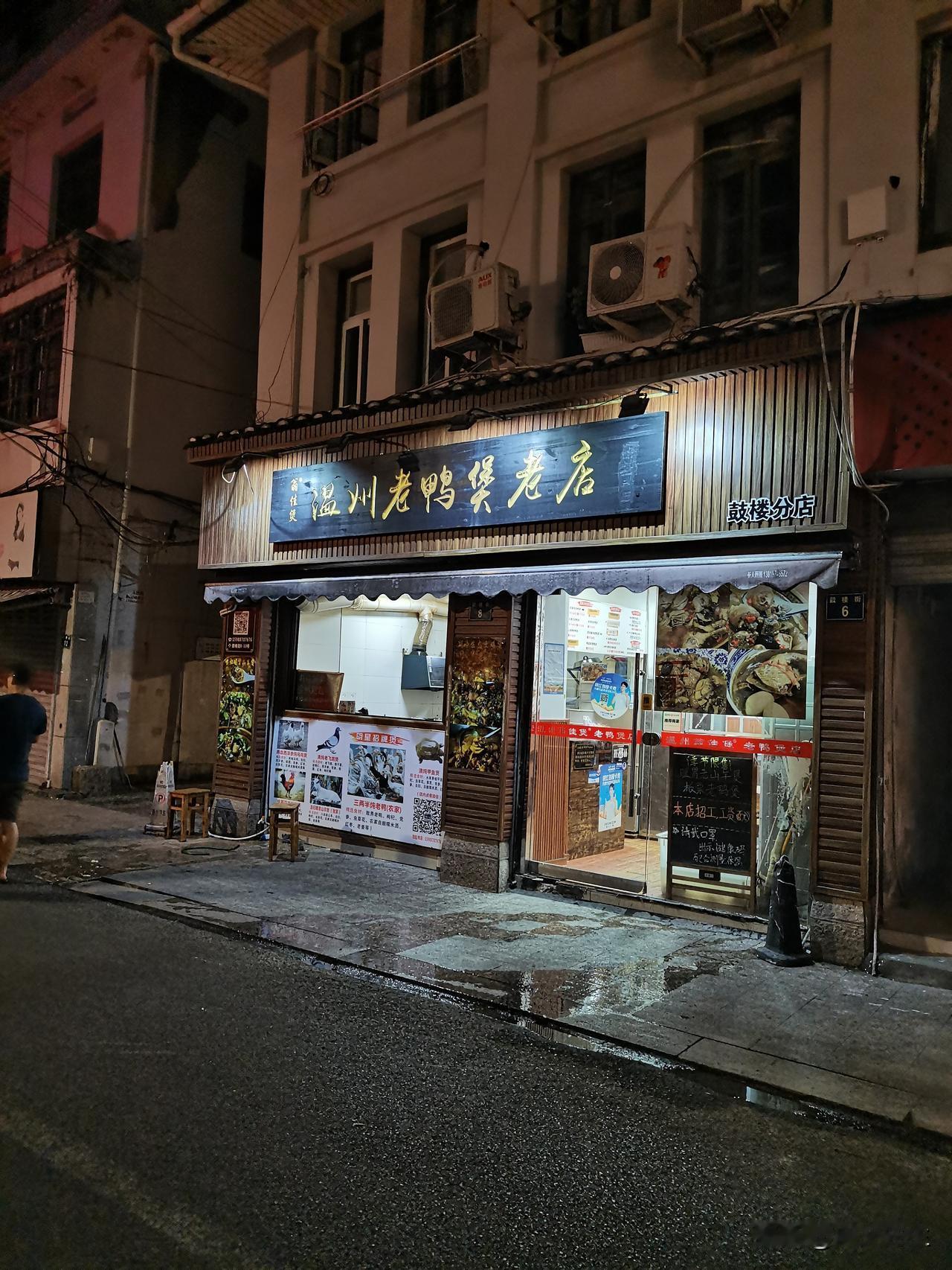 我认为大部分会
在如今这股数字化浪潮的冲击下，实体店的生存空间越来越小，说大部分