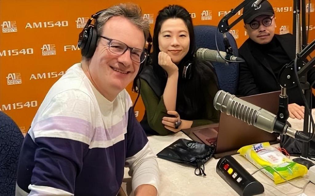 差距实在让人感慨！加拿大籍的 “大山” 在中国定居差不多 20 年，娶了温婉貌美