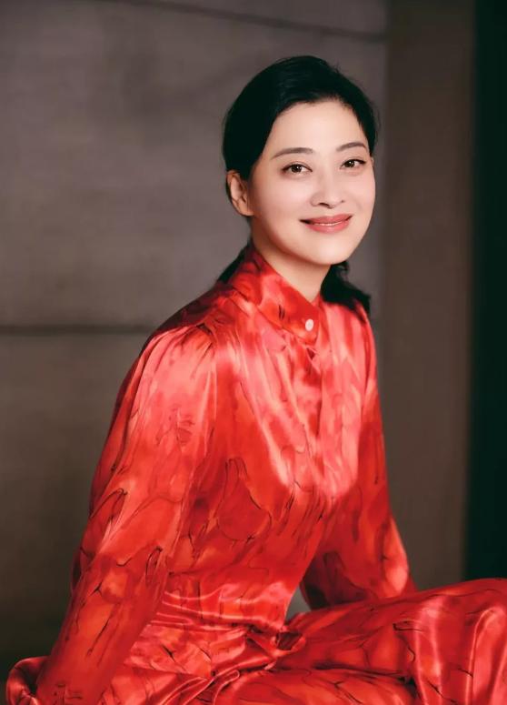 这个世界我最想不通的人，就是梅婷了
你说梅婷长相一般，不漂亮不惊艳，可就凭着这份