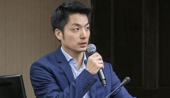 台北市市长蒋万安曾宣称，如果大陆继续在台海进行军机绕台和军演的话，他就要停掉双城