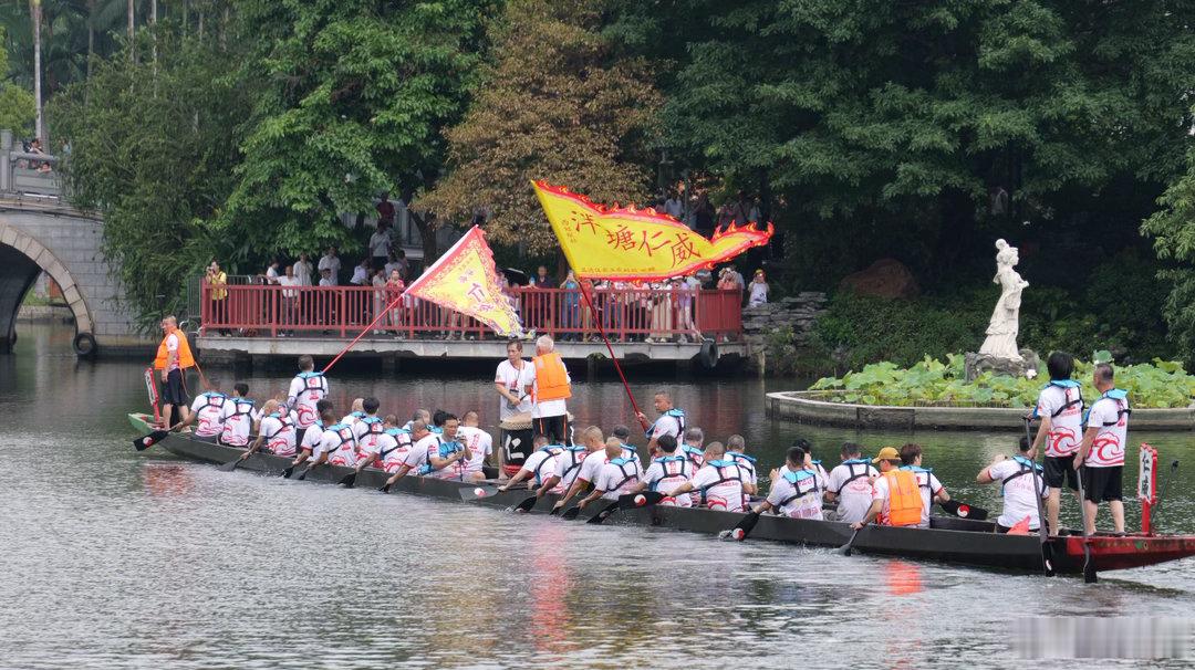 荔湾湖赛龙舟现场，泮塘和仁威赛龙舟原来这么燃起龙仪式 松下S9 28-200 广