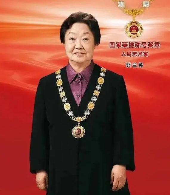 【郭兰英为何能打破性别壁垒，获得“先生”称谓？】
　　“先生”并非男性专属，是中