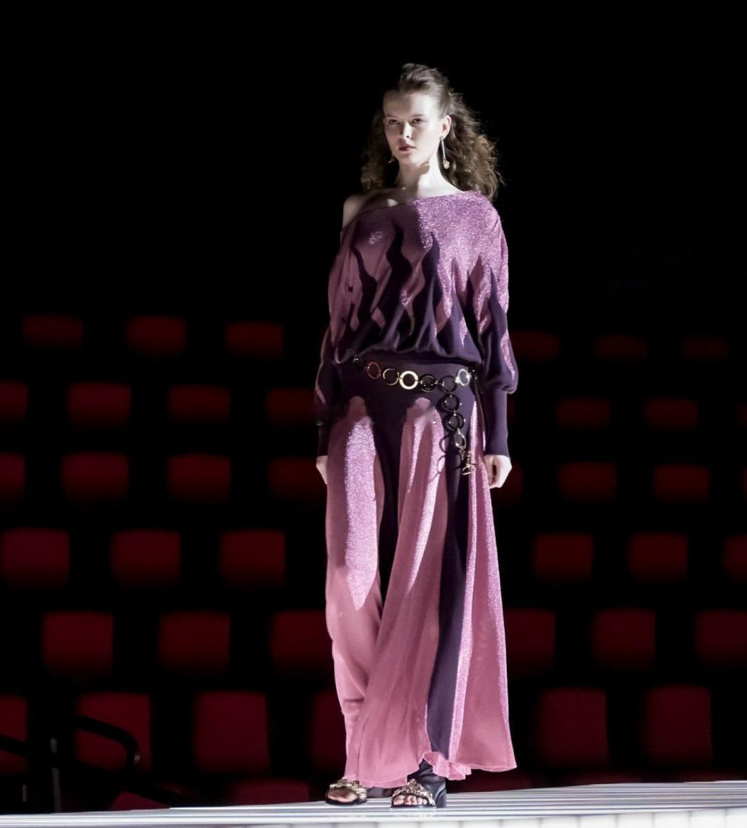 澳门变身南法古城！LOUIS VUITTON把700年教皇宫带到澳门，女骑士铠甲