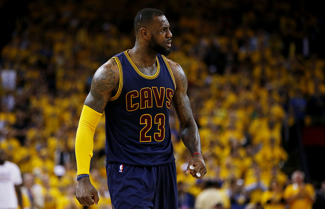 6月09日讯 NBA总决赛G3，马刺115-111战胜尼克斯，大比分来到1-2。