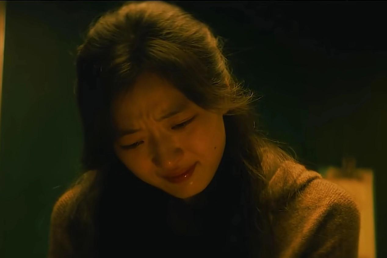 看完《有罪之身》，后背一层冷汗。
它最狠的地方，不是让你看一个女人如何堕落，而是