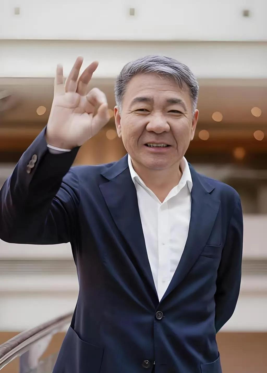 郑晓龙高兴的要睡不着了！
不是欣慰肖战提名最佳男主，也不是《藏海传》入围白玉兰入