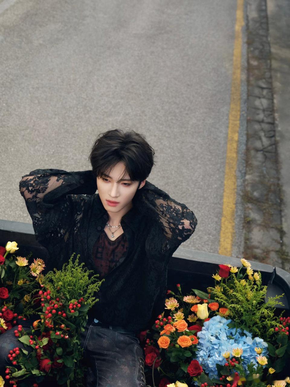 终于等到闫桉唱跳楼机救命！《跳楼机》旋律一出来心跳直接加速！终于等到闫桉要唱，大