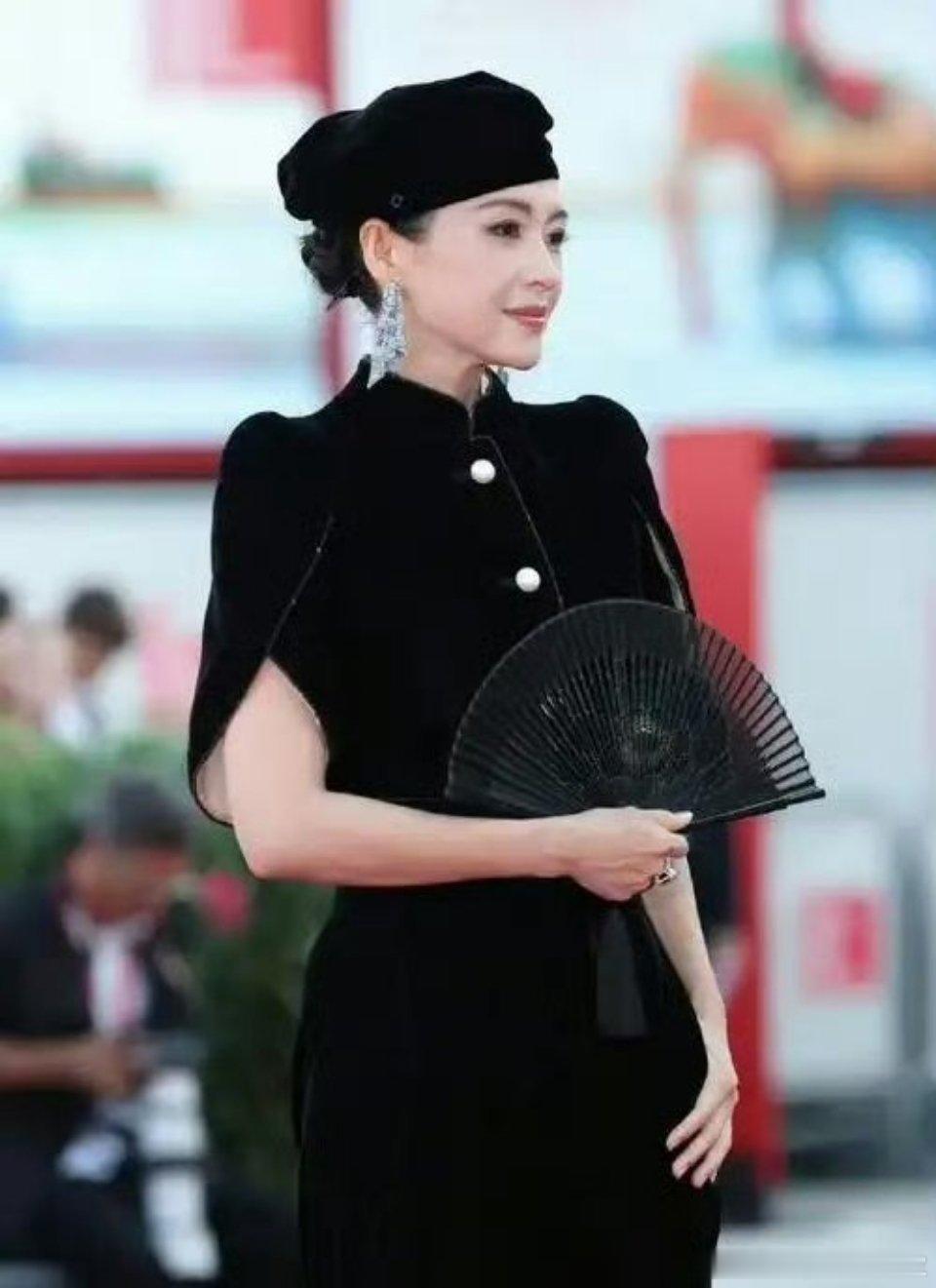 章子怡套现3亿一直以为章子怡靠演技封神，看完最新资本交易才发现，她藏得太深，妥妥