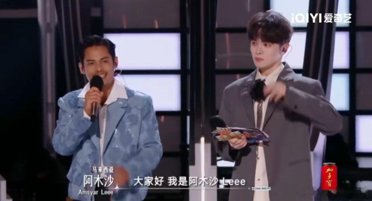 还以为是周深来了 哦哟！阿木沙唱《Cinta》，声音纯净空灵，我恍惚间以为周深在