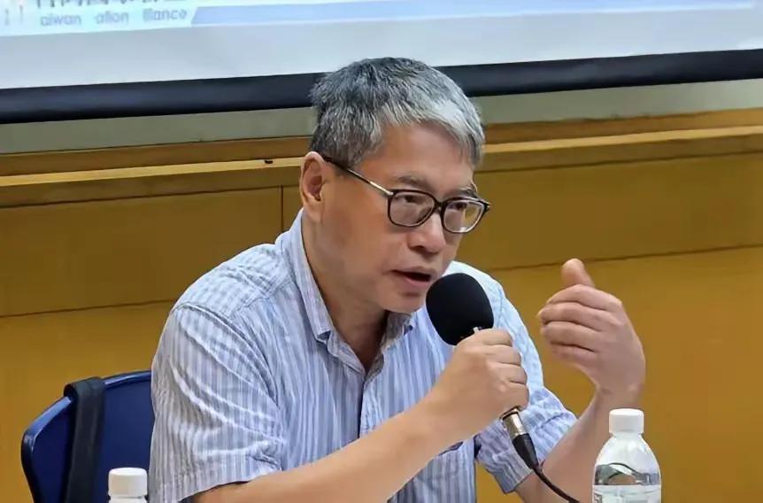 他是民进党当局的政治工具——“远景基金会”的执行长赖怡忠，他竟然不要脸地说，“台