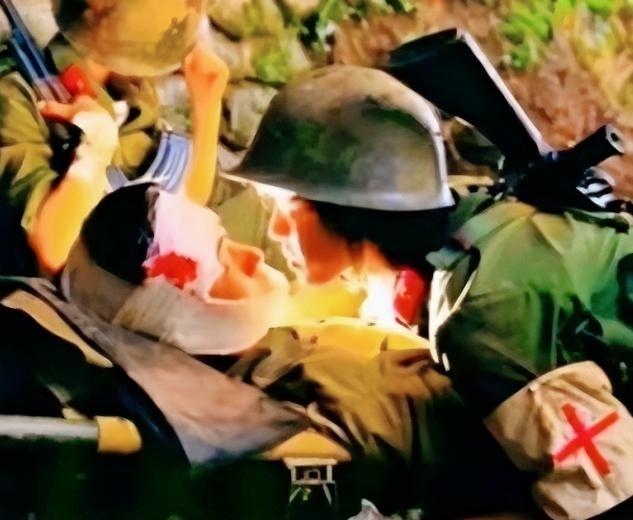 1986 年，18岁的战士至死都没尝过爱情的滋味，牺牲前，奄奄一息地对护士说：“