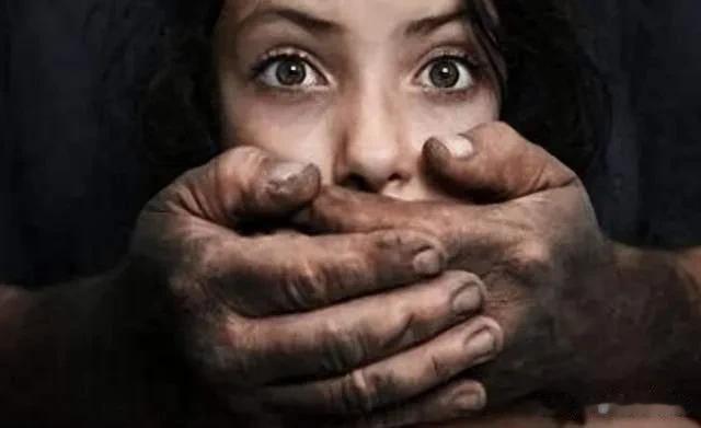 平凉小学校长张隆基因强奸猥亵22名小学生被判死刑。这个消息引起了社会的震动，也让