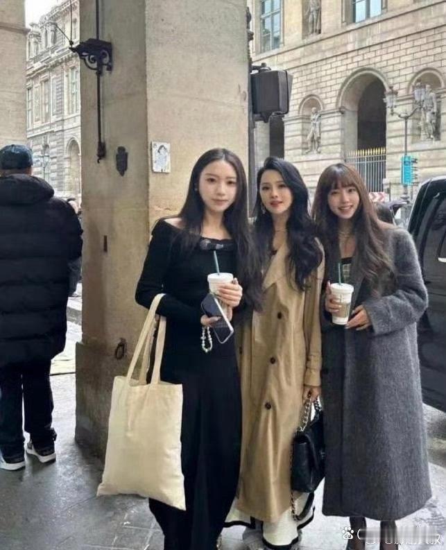 伊能静56岁仍风华绝代，美貌才华双全，情商高超，难怪丈夫深爱不已。 