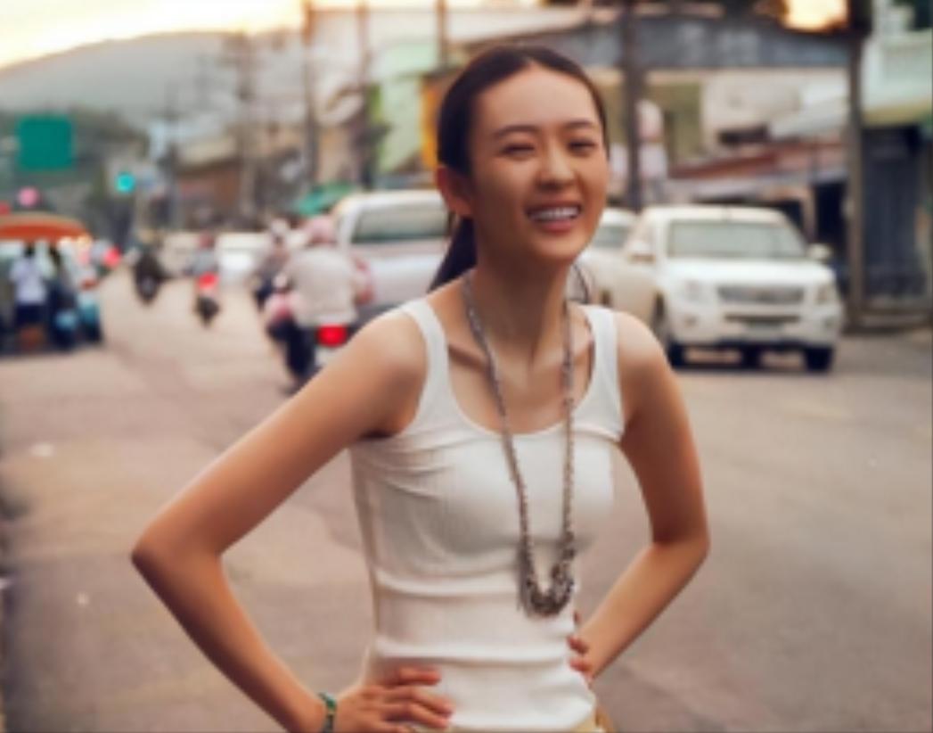 2003年，张默，在中戏门口殴打女友童瑶，18岁的童瑶被打到求饶：“歇10分钟再