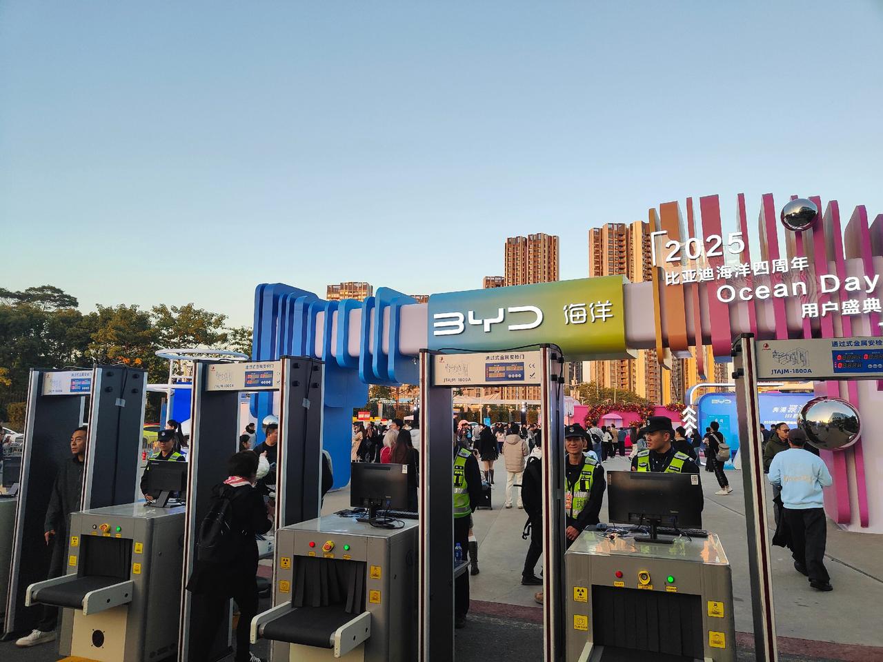 比亚迪海洋网从“聚浪”到“奔涌”。去年11月，有幸参加了海洋网三周年用户盛典，今